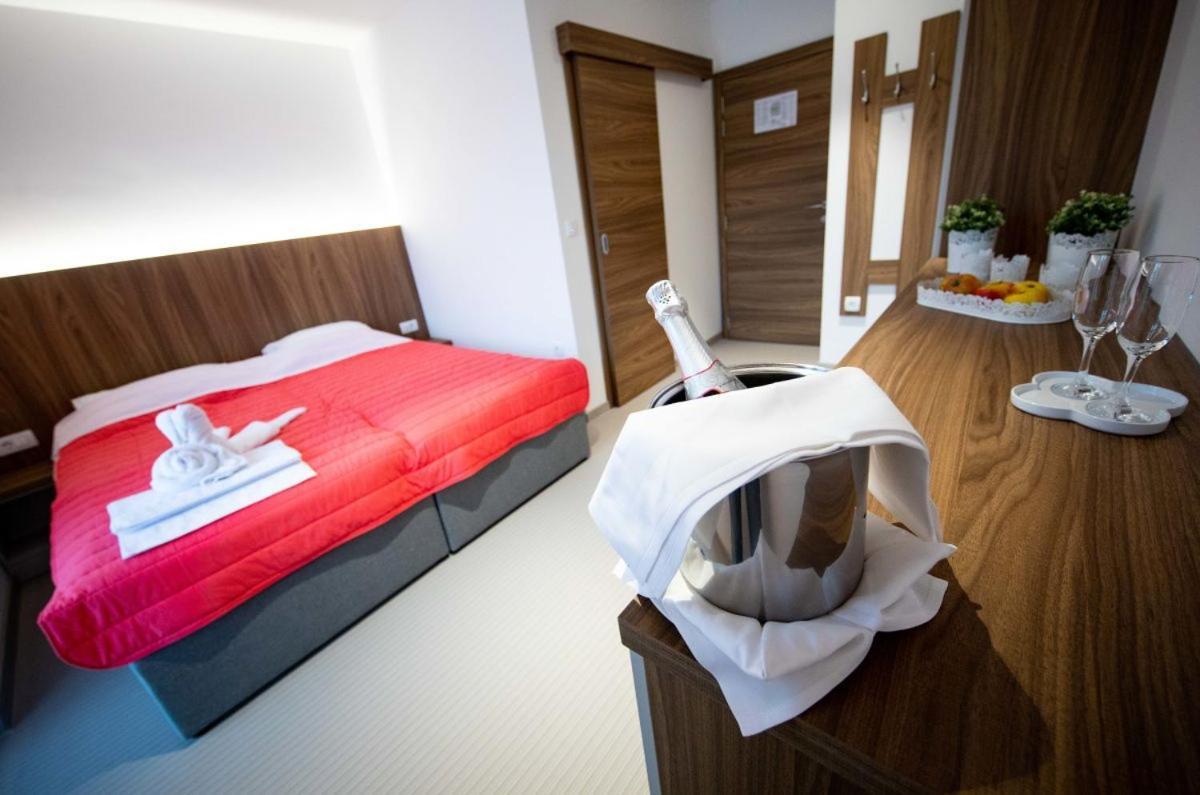 Gostilna Pugelj Hotel Novo Mesto Kültér fotó