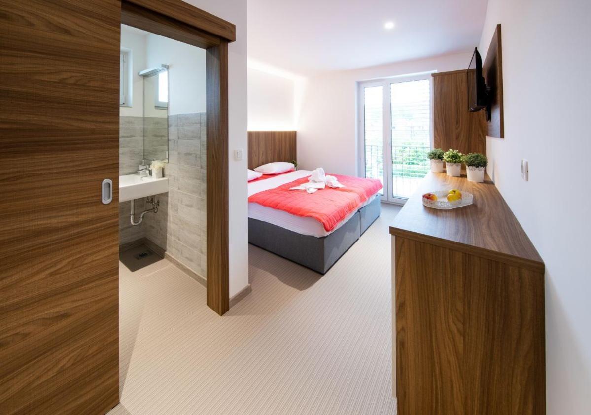 Gostilna Pugelj Hotel Novo Mesto Kültér fotó