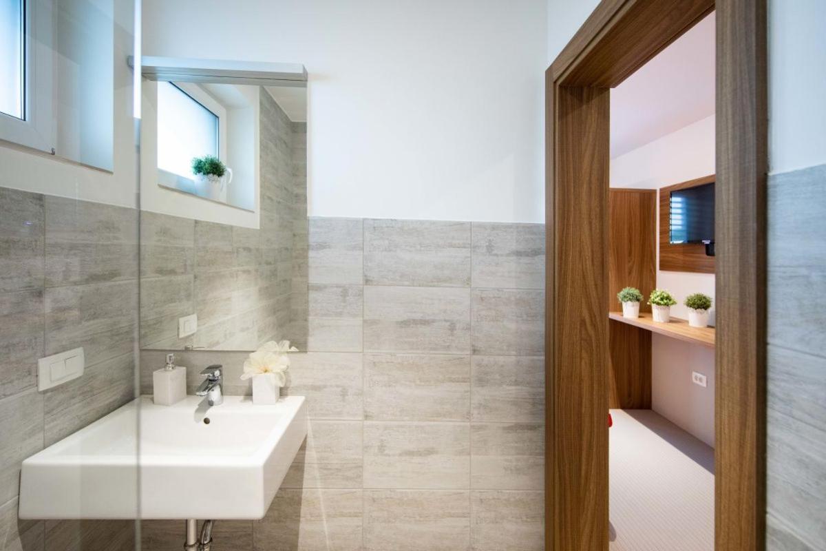 Gostilna Pugelj Hotel Novo Mesto Kültér fotó